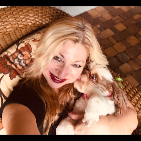 Meet your Posher, Cynthia - Picture 1 of 1